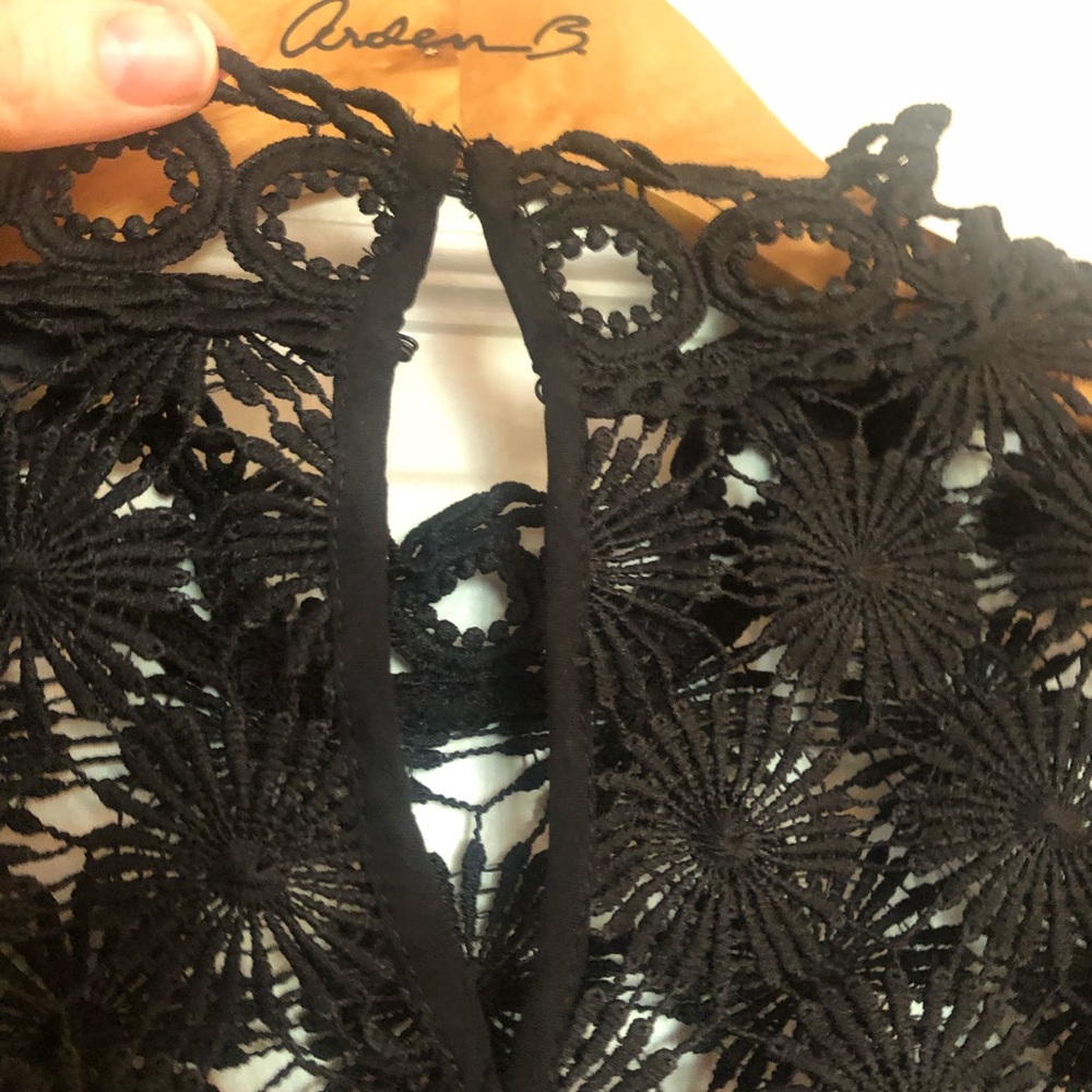 Black shirt sleeve lace top, size L, Never worn! - Picture 5 of 8
